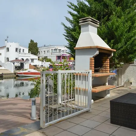 Requesens On Canal Feriehus