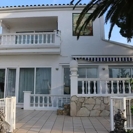 בית נופש Requesens On Canal