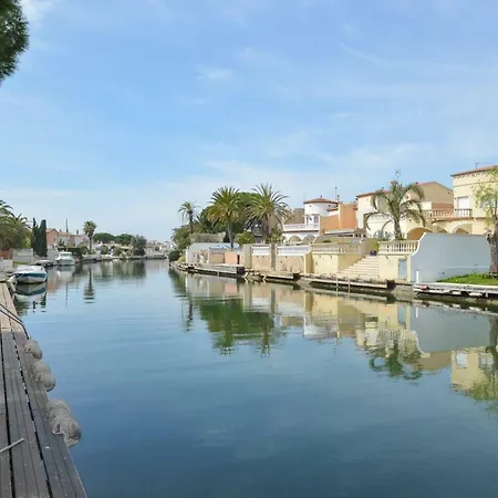 Requesens On Canal *