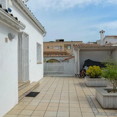 בית נופש Requesens On Canal *