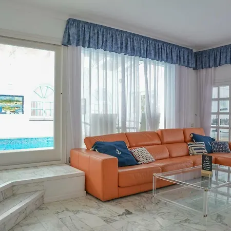 Requesens On Canal בית נופש