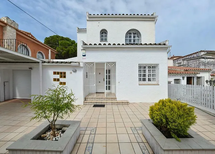 Requesens On Canal Empuriabrava