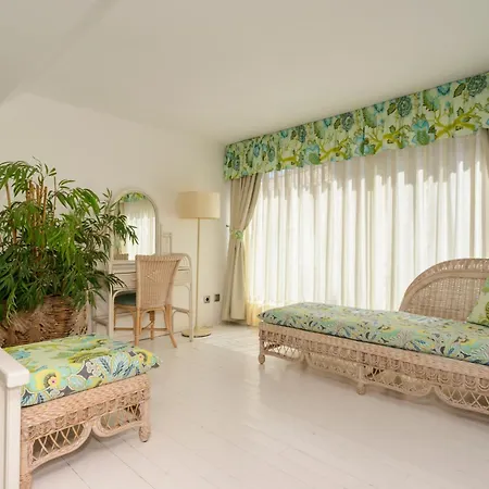 Ferienhaus Requesens On Canal