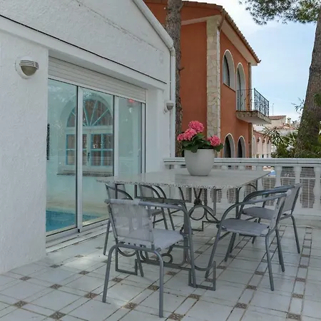 Ferienhaus Requesens On Canal Empuriabrava