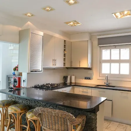 Requesens On Canal *